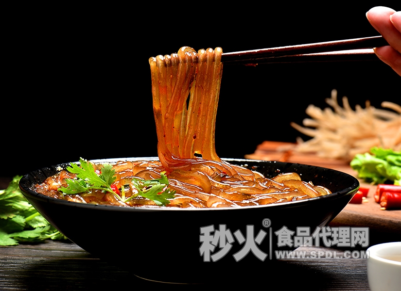 酸辣粉是用什么粉做的，热量是多少